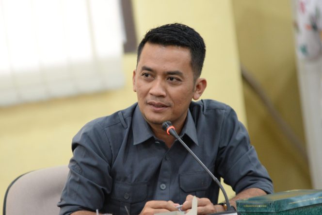 
					Ketua Fraksi Golkar DPRD Kabupaten Tegal M Khuzaeni