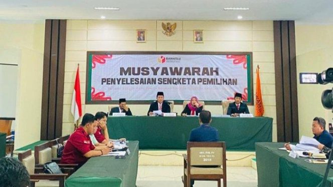 
					Bawaslu Kabupaten Tegal menggelar kembali sidang itu pada Sеlаѕа (13/8/2024).